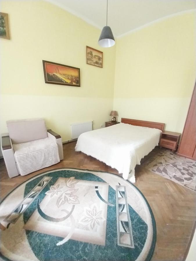1Ком Апартаменты,Парковка,Улхорватская Lviv Exteriör bild